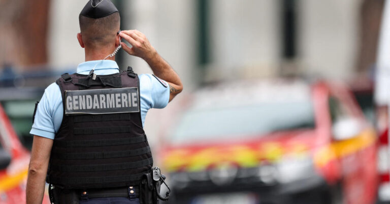 Arson attack targets synagogue in France, authorities search for suspect: